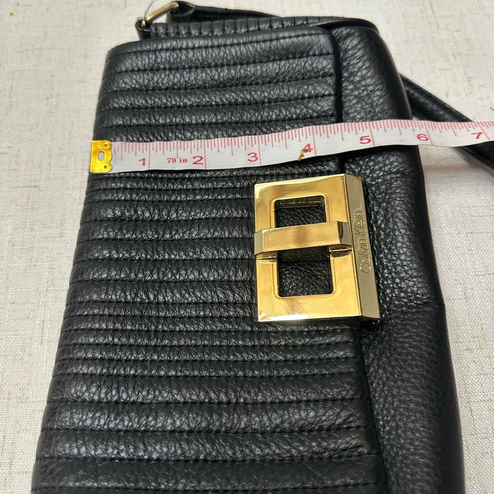 šCalvin Klein Black Quilted Shoulder Bag with Gold-Tone Accent - Picture 6 of 11